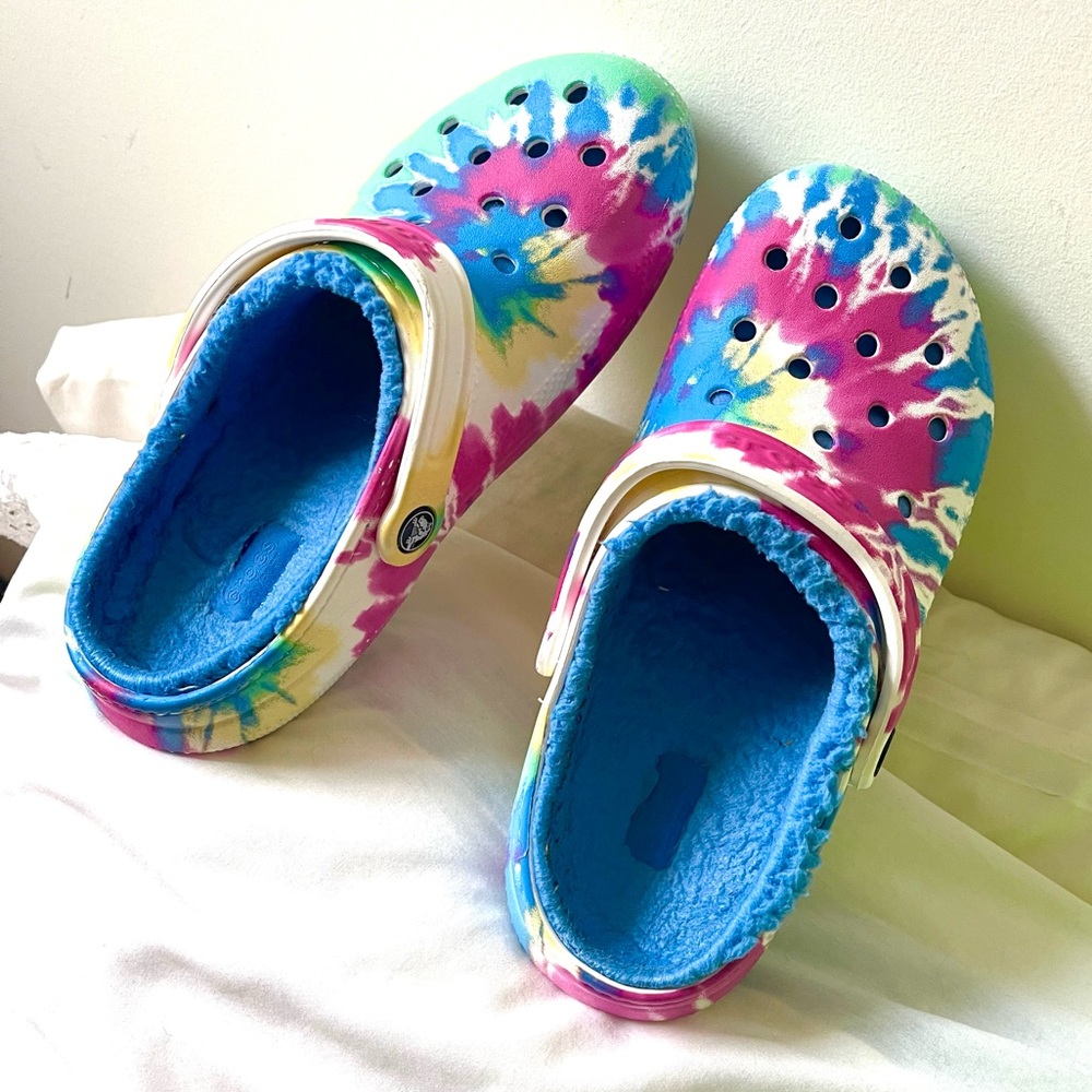 Tye-dye crocs with fur